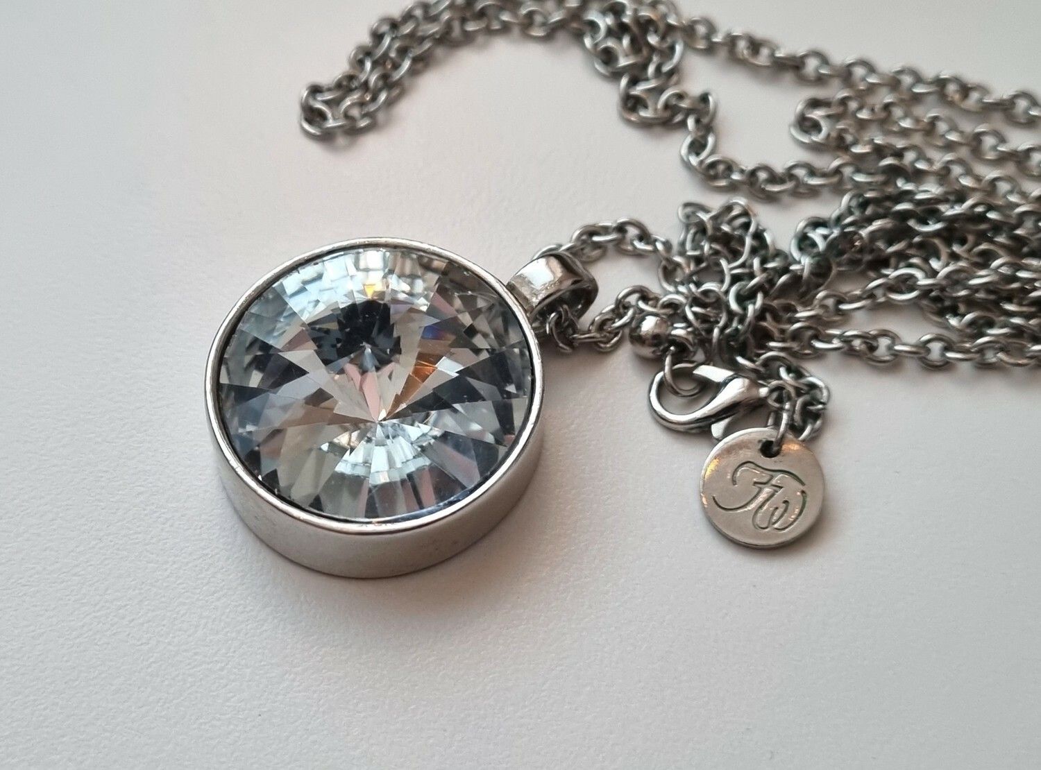 Halsband med stor pendel / kristall (ca 91 cm lång kedja)