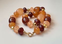 Halsband med stenimitationer