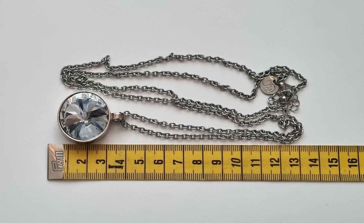 Halsband med stor pendel / kristall (ca 91 cm lång kedja)