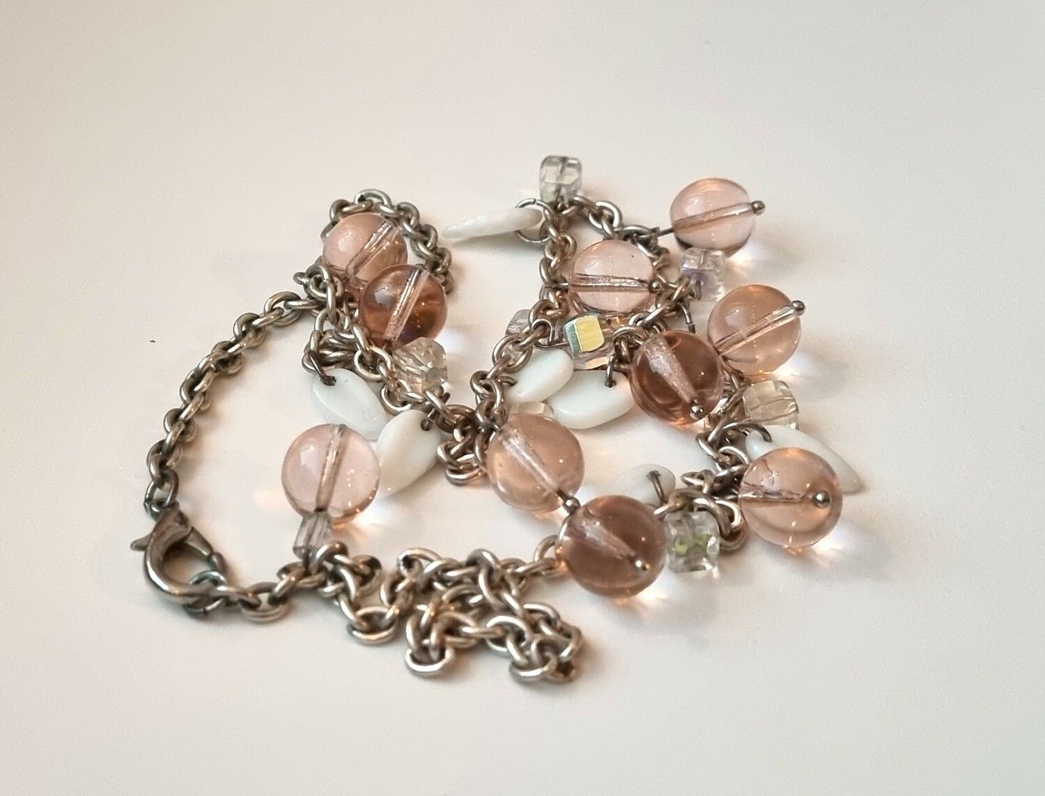 Halsband med glaskulor och stenar (63 cm, 54,8 gram)