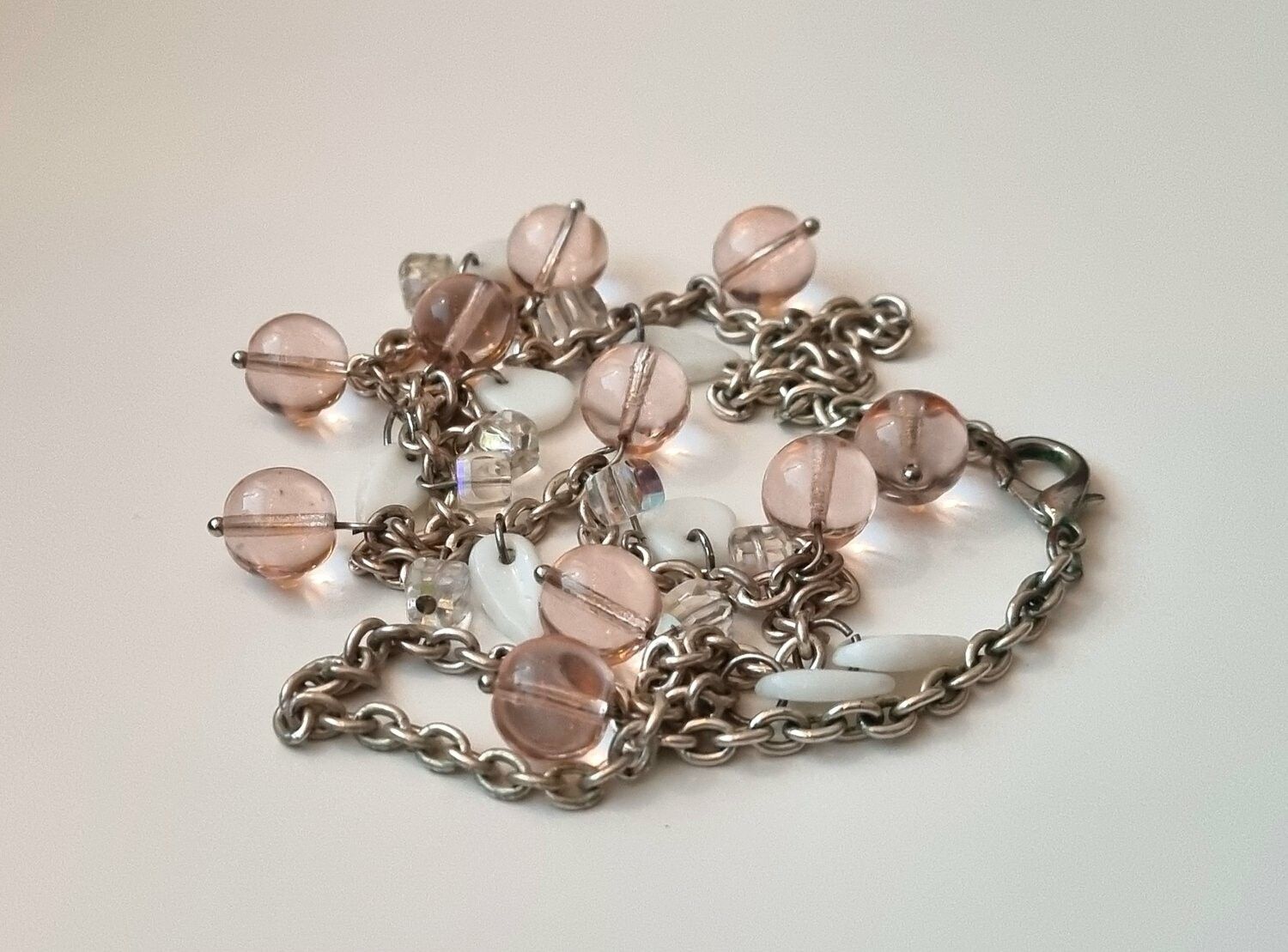 Halsband med glaskulor och stenar (63 cm, 54,8 gram)