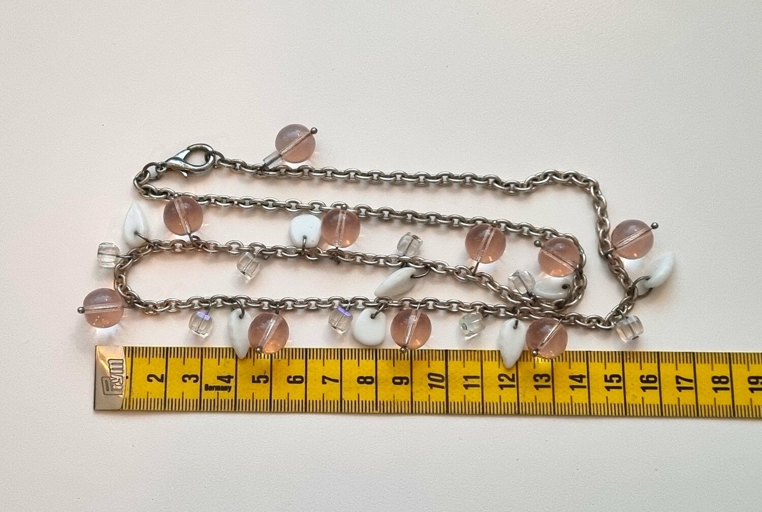 Halsband med glaskulor och stenar (63 cm, 54,8 gram)