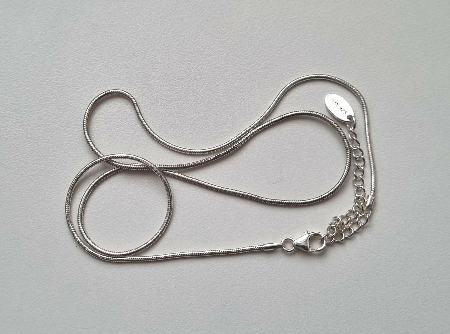 Halsband i sterling 925 med liten berlock