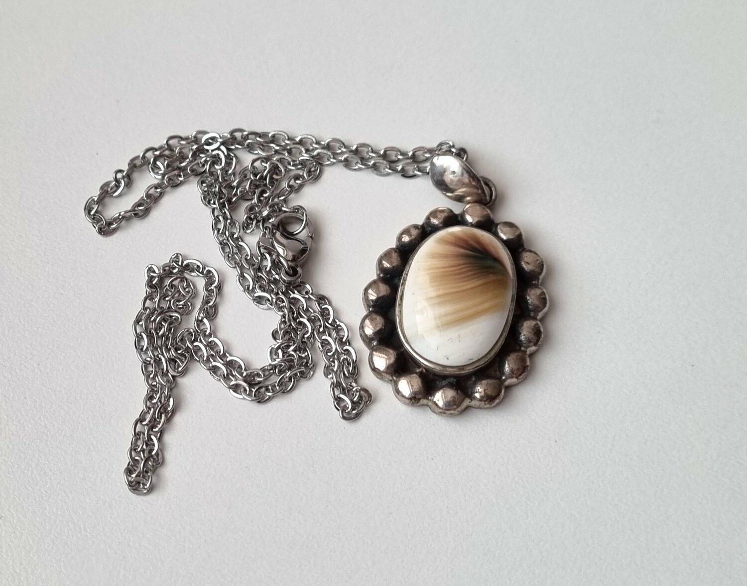 Halsband med berlock
