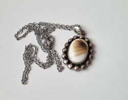 Halsband med berlock