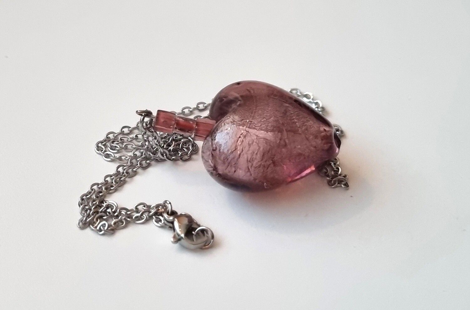 Halsband med ett hjärta / glashjärta