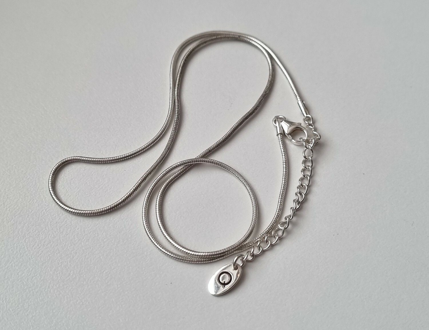 Halsband i sterling 925 med liten berlock