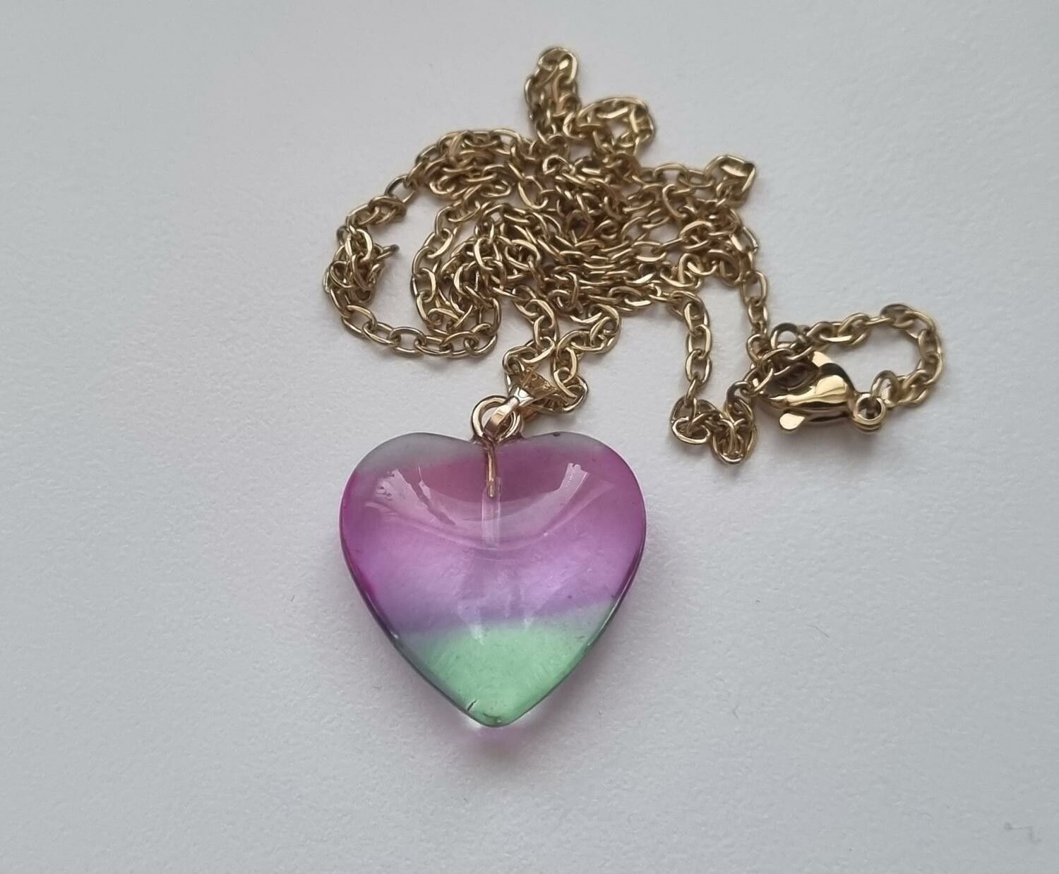 Halsband med hjärta (45 cm, lila och grönt)