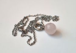 Gulliga halsband med en sten / pärla