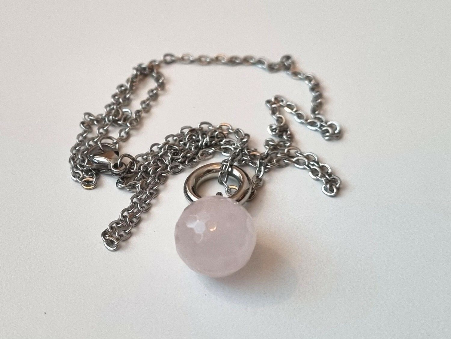 Gulliga halsband med en sten / pärla