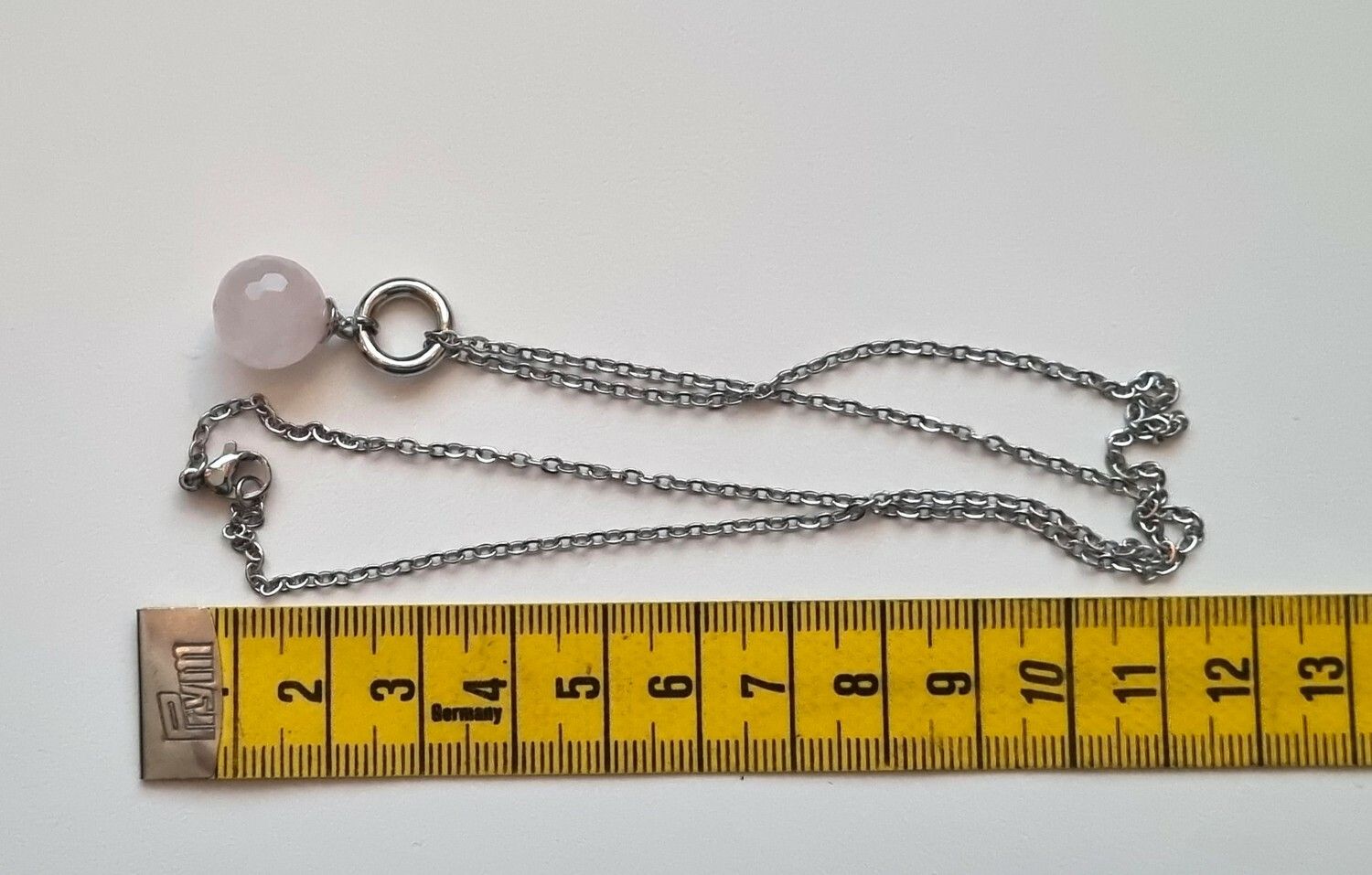 Gulliga halsband med en sten / pärla