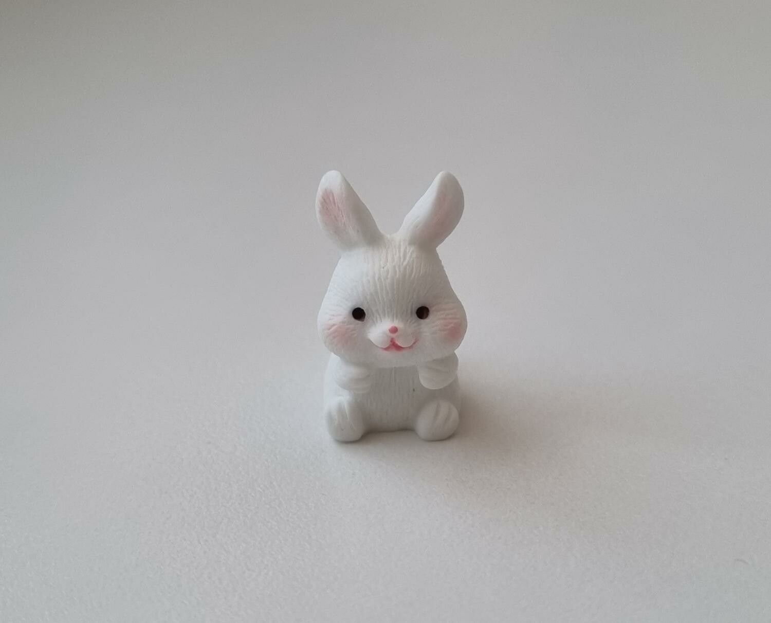 Kanin / minikanin. Miniatyr för dockskåp / tittskåp (variant 25)