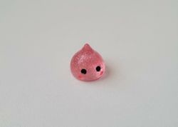 Söt liten rosa droppe, droppfigur / miniatyr till dockhus / dockskåp med mera