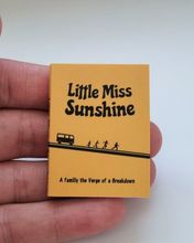 1 st Miniatyrbok, minibok för tittskåp / dockskåp med mera (bok 29)