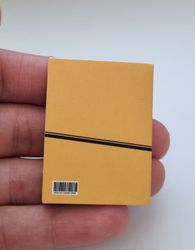 1 st Miniatyrbok, minibok för tittskåp / dockskåp med mera (bok 29)