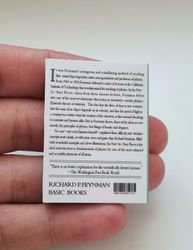 1 st Miniatyrbok, minibok för tittskåp / dockskåp med mera (bok 26)