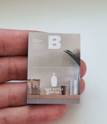 1 st Miniatyrbok, minibok för tittskåp / dockskåp med mera (bok 24)