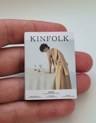 1 st Miniatyrbok, minibok för tittskåp / dockskåp med mera (bok 25)