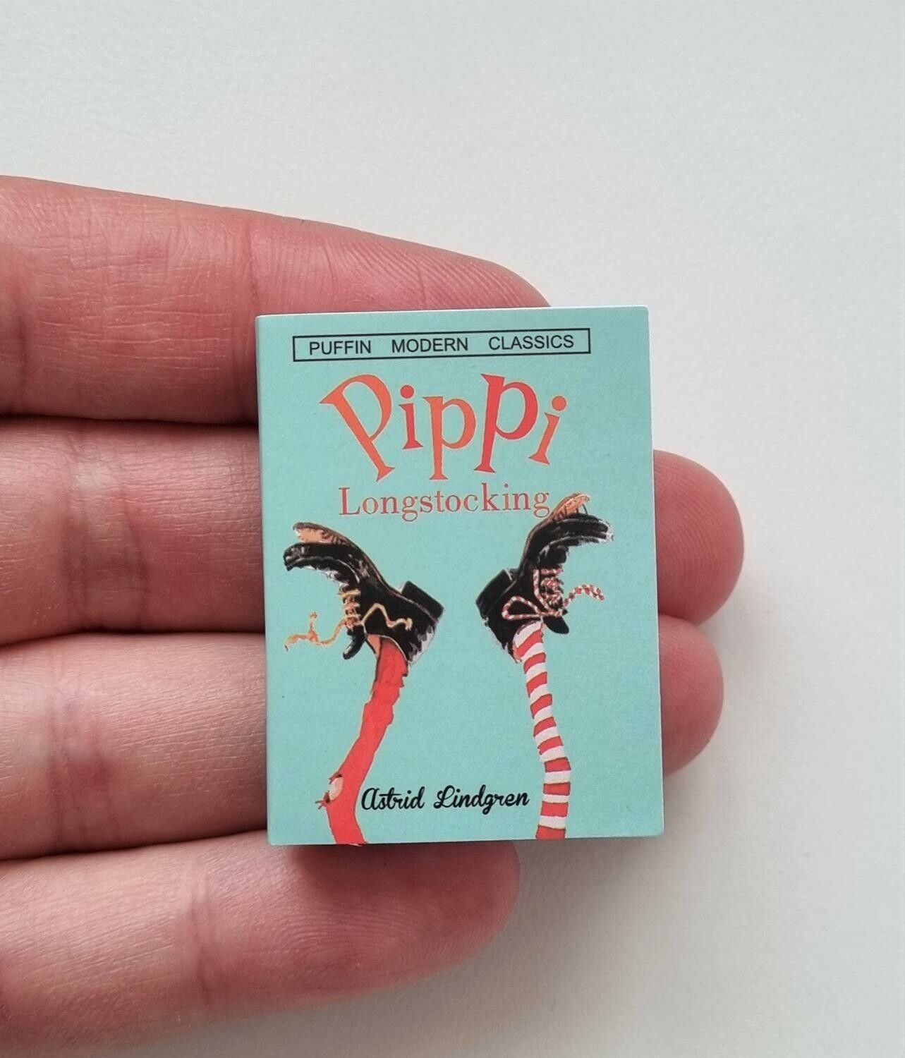 1 st Miniatyrbok, minibok för tittskåp / dockskåp med mera (bok 10)