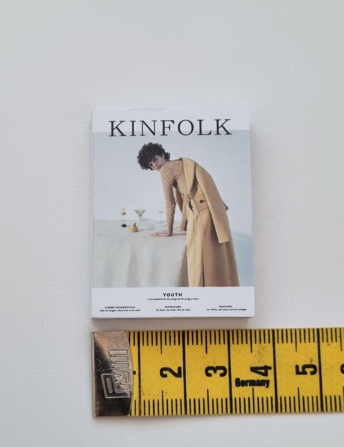 1 st Miniatyrbok, minibok för tittskåp / dockskåp med mera (bok 25)