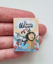1 st Miniatyrbok, minibok för tittskåp / dockskåp med mera (bok 8)