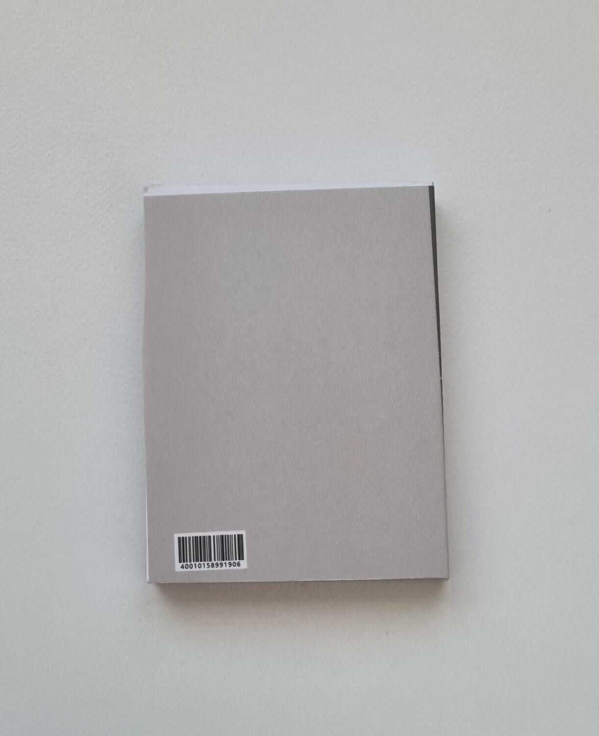 1 st Miniatyrbok, minibok för tittskåp / dockskåp med mera (bok 24)