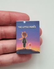 1 st Miniatyrbok, minibok för tittskåp / dockskåp med mera (bok 11)