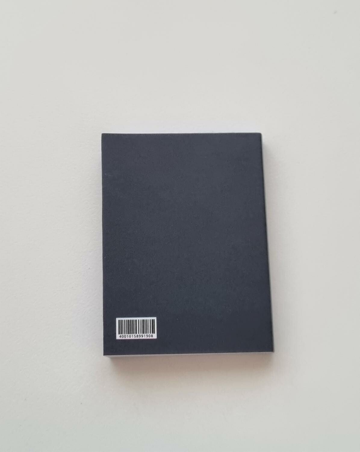 1 st Miniatyrbok, minibok för tittskåp / dockskåp med mera (bok 20)