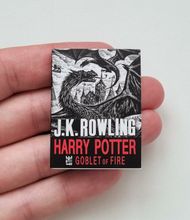 1 st Miniatyrbok, minibok för tittskåp / dockskåp med mera (bok 16)