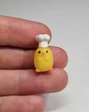 Kyckling, minikyckling, miniatyrkyckling med kockhatt