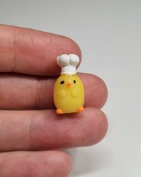 Kyckling, minikyckling, miniatyrkyckling med kockhatt