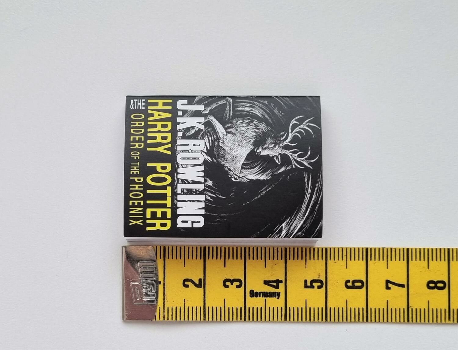 1 st Miniatyrbok, minibok för tittskåp / dockskåp med mera (bok 13)
