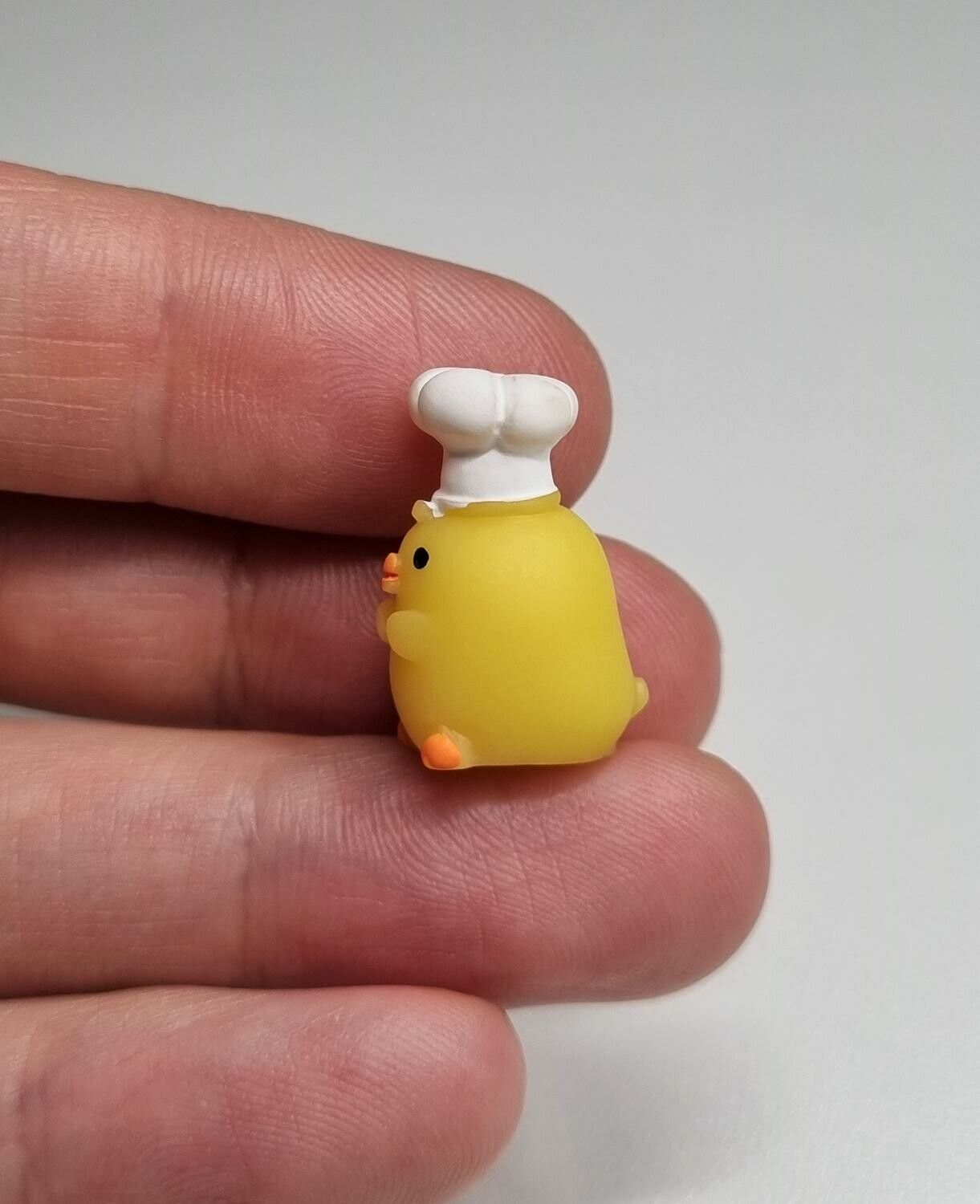 Kyckling, minikyckling, miniatyrkyckling med kockhatt