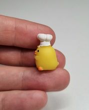 Kyckling, minikyckling, miniatyrkyckling med kockhatt