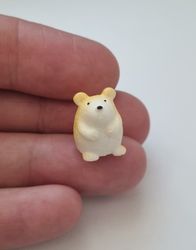 Söt liten gnagare, miniatyr för dekoration, dockskåp med mera