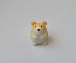 Söt liten gnagare, miniatyr för dekoration, dockskåp med mera