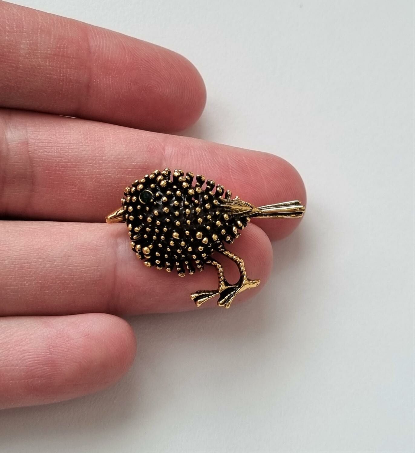 Brosch, söt liten fågel