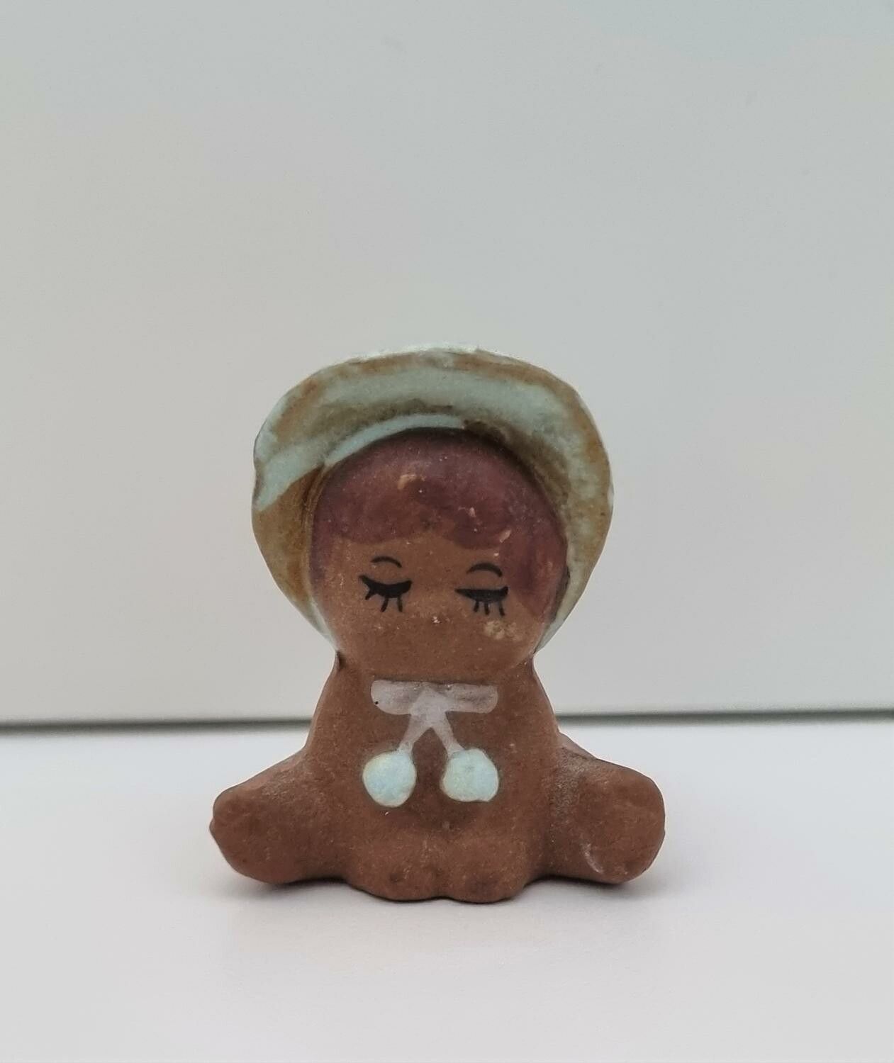 Flicka som sitter, prydnadsföremål / figurin för dekoration