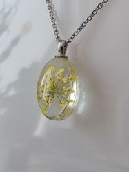 Halsband med oval glasberlock (50 cm lång kedja) - Gul