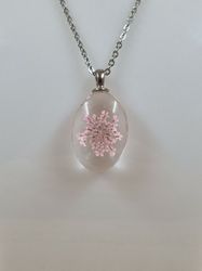 Halsband i rostfritt stål med fin berlock i glas (rosa)