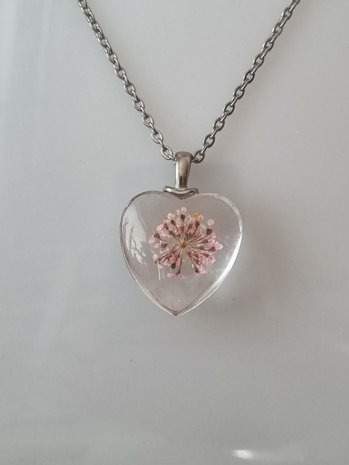 Halsband med hjärtformad glasberlock (50 cm lång kedja) - Rosa