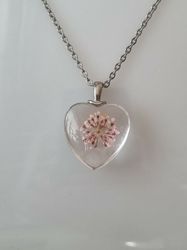 Halsband med hjärtformad glasberlock (50 cm lång kedja) - Rosa