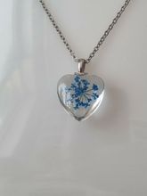 Halsband med hjärtformad glasberlock (50 cm lång kedja) - Blå