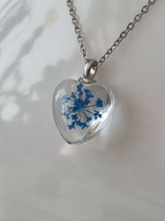 Halsband med hjärtformad glasberlock (50 cm lång kedja) - Blå