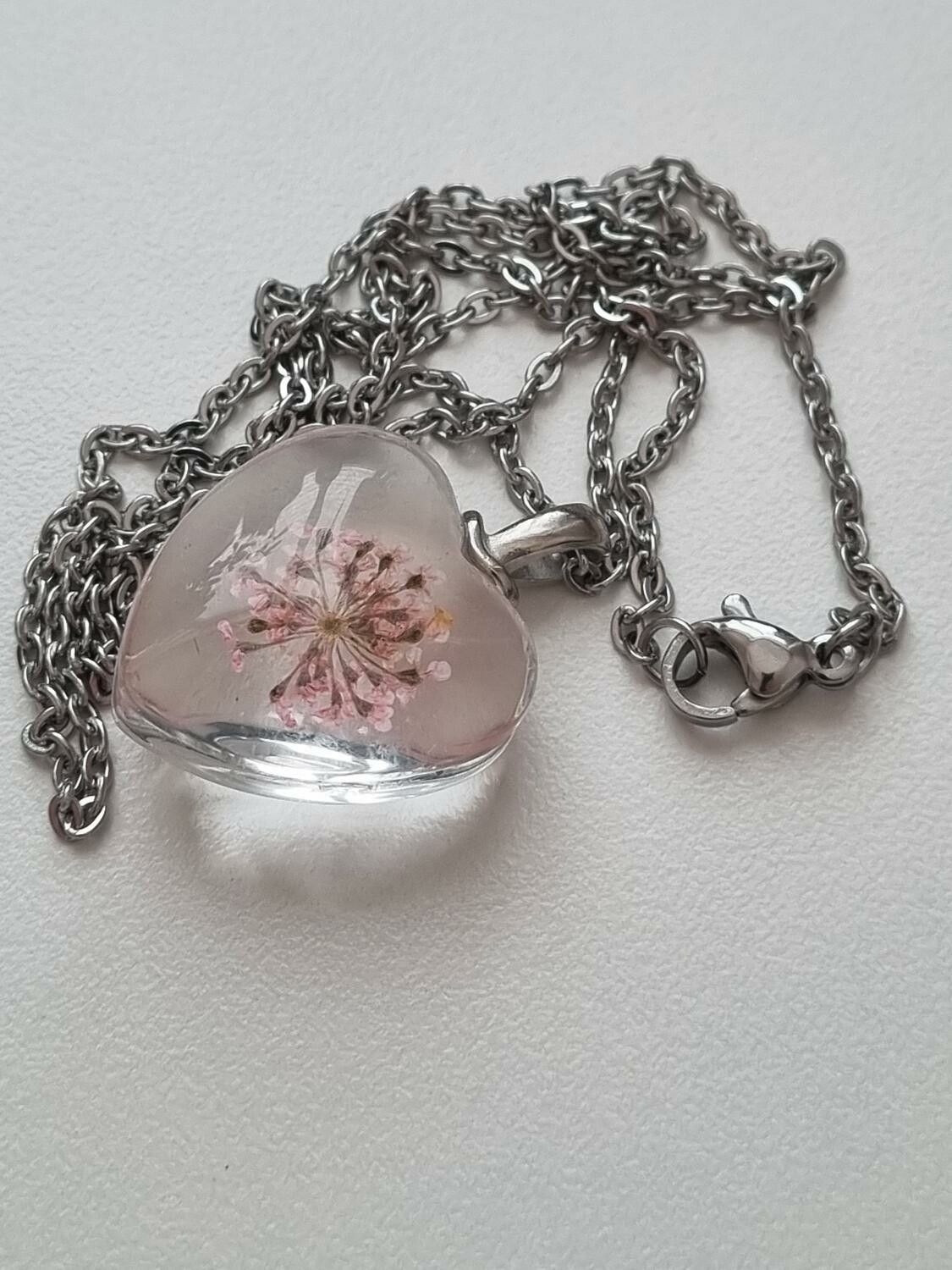 Halsband med hjärtformad glasberlock (50 cm lång kedja) - Rosa