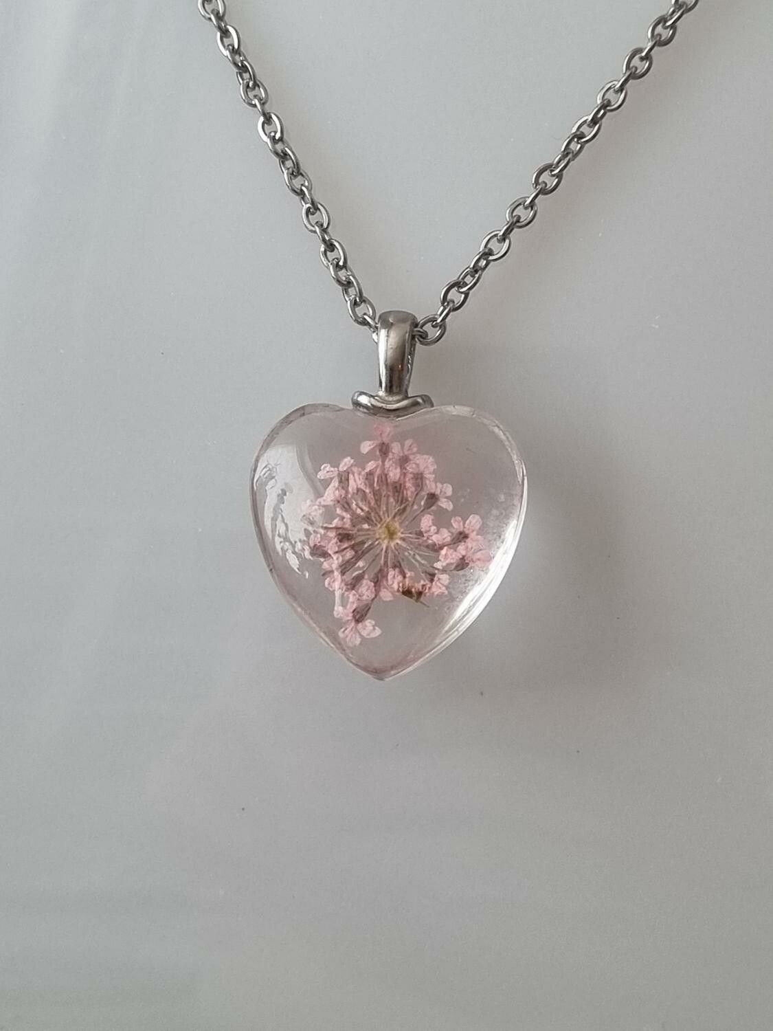 Halsband med hjärtformad glasberlock (50 cm lång kedja) - Rosa