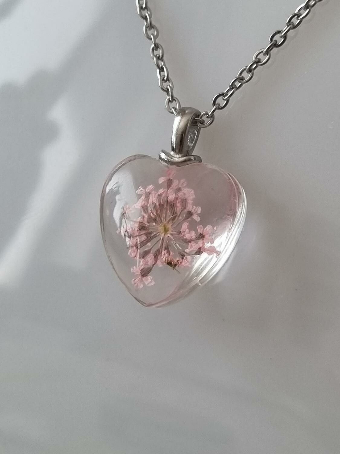 Halsband med hjärtformad glasberlock (50 cm lång kedja) - Rosa