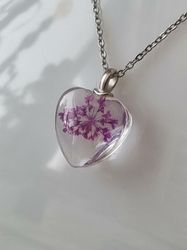 Halsband med hjärtformad glasberlock (50 cm lång kedja) - Lila