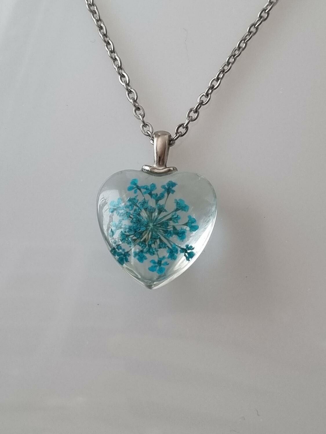 Halsband med hjärtformad glasberlock (50 cm lång kedja) - Blå/turkos