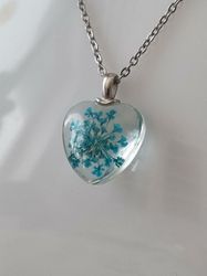 Halsband med hjärtformad glasberlock (50 cm lång kedja) - Blå/turkos